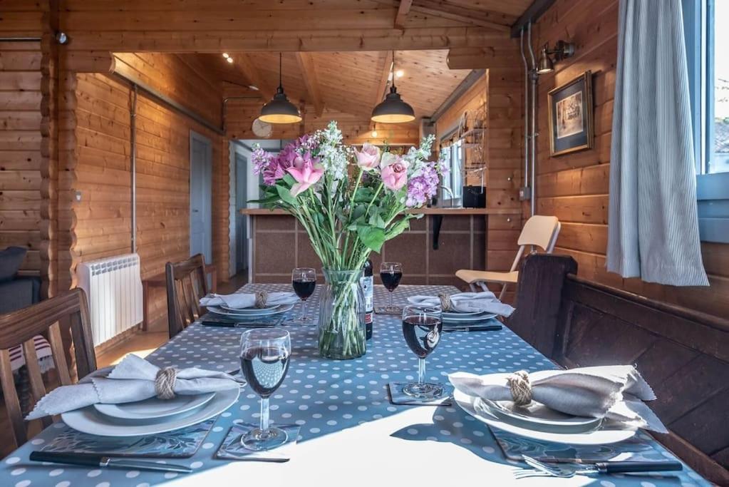 The Cabin, Parham Вудбридж Экстерьер фото